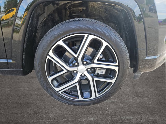 Vehicle image 34 of 71