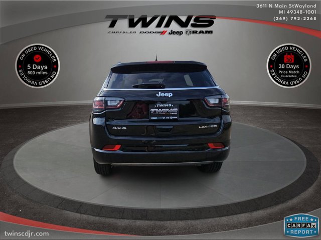 Vehicle image 5 of 71