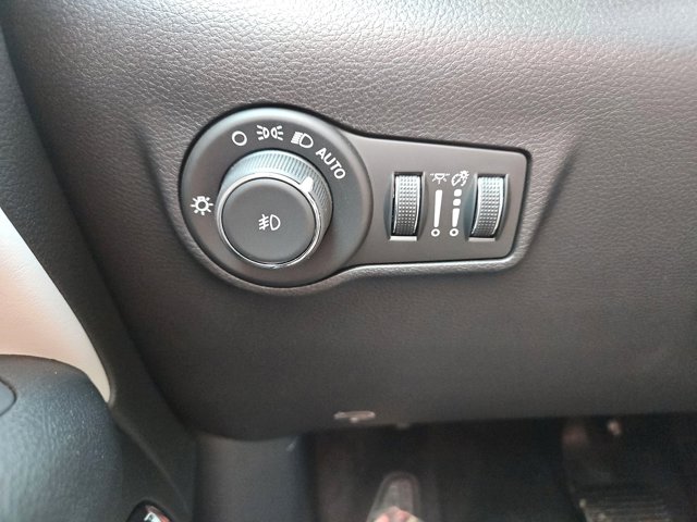 Vehicle image 23 of 71