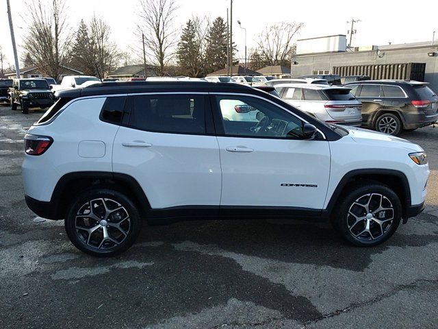 Vehicle image 7 of 48