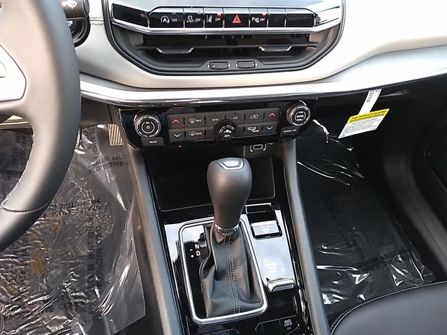 Vehicle image 23 of 48