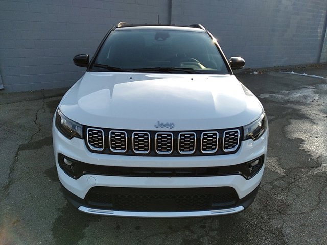 Vehicle image 4 of 48