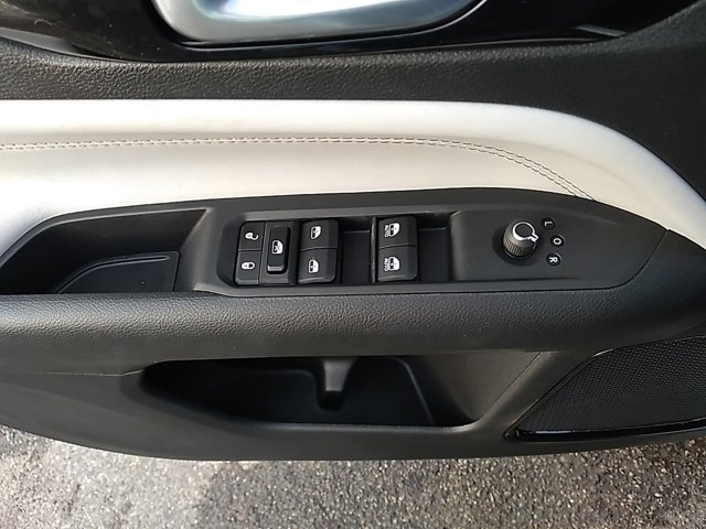 Vehicle image 47 of 48