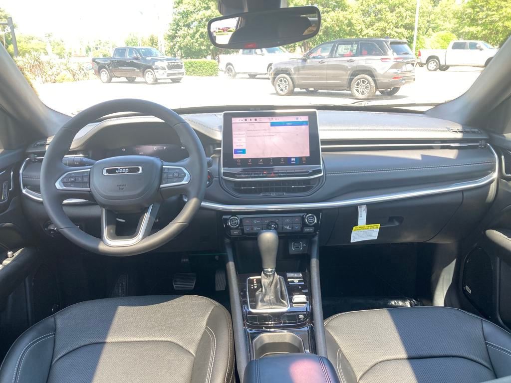 Vehicle image 13 of 39
