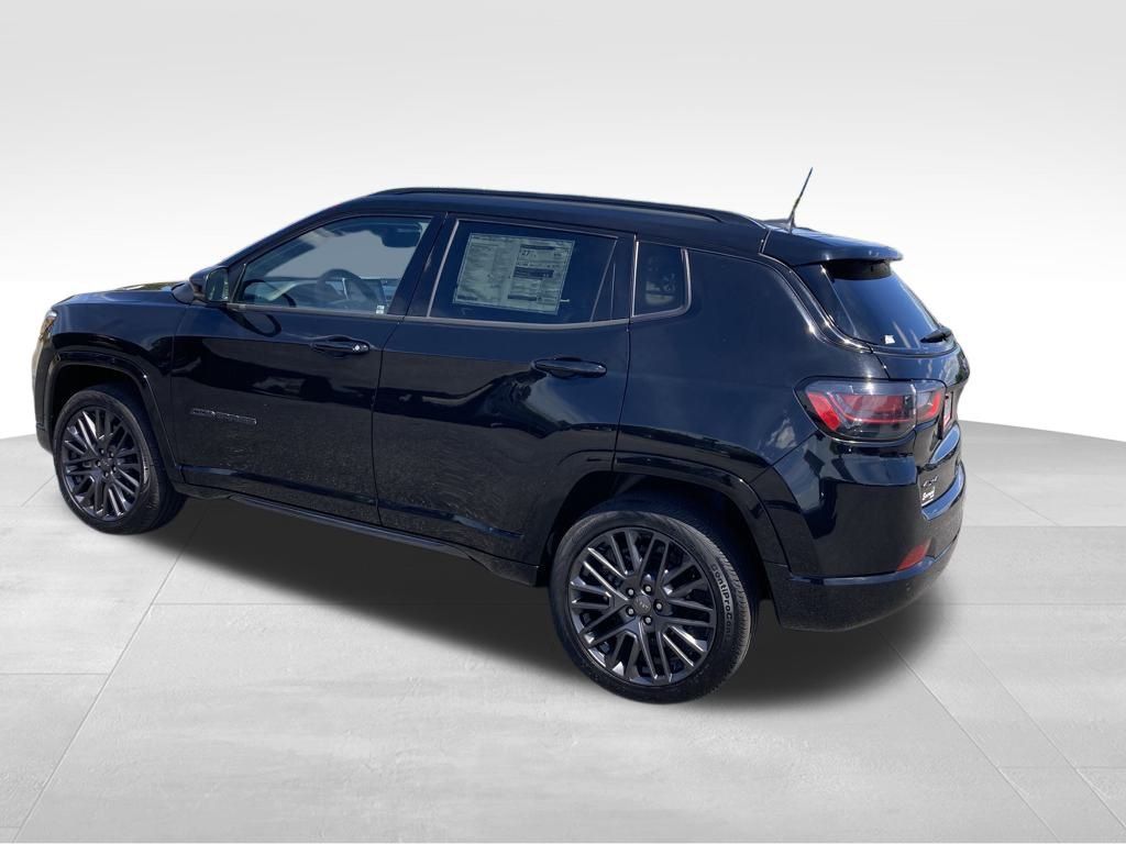Vehicle image 7 of 39