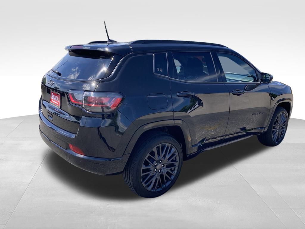 Vehicle image 5 of 39