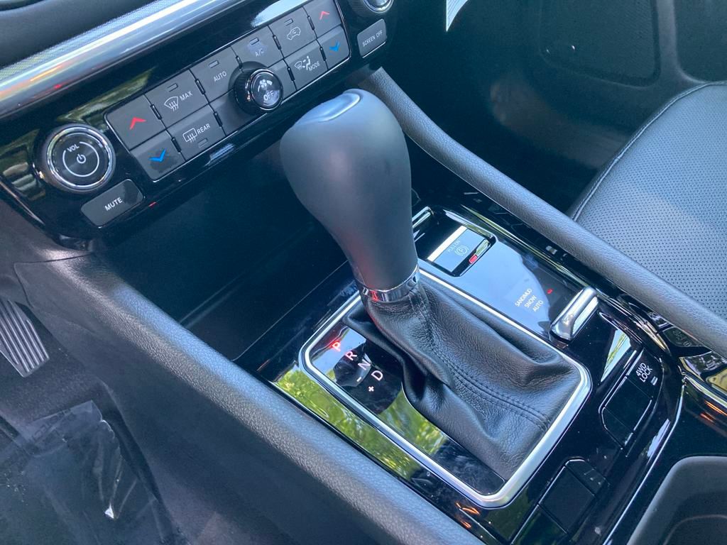 Vehicle image 21 of 39