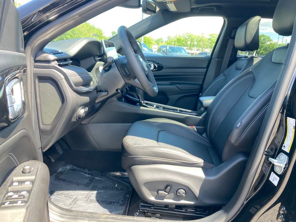 Vehicle image 10 of 39