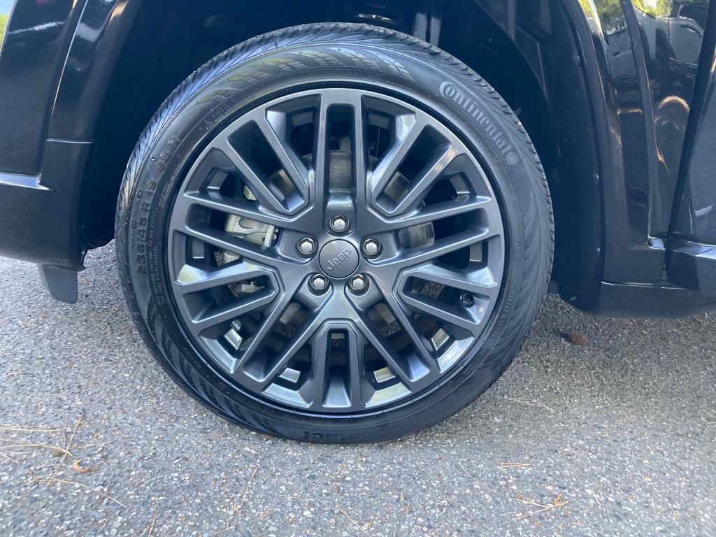 Vehicle image 11 of 39