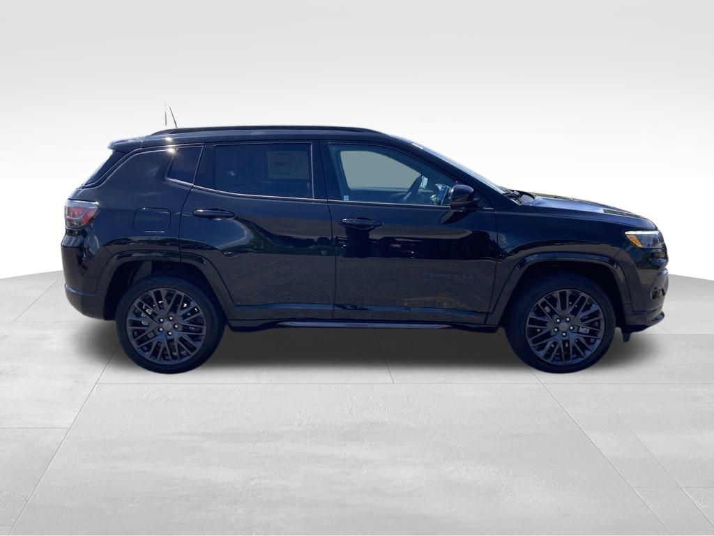 Vehicle image 4 of 39