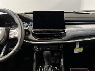 Vehicle image 27 of 36