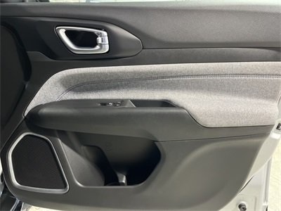 Vehicle image 23 of 36