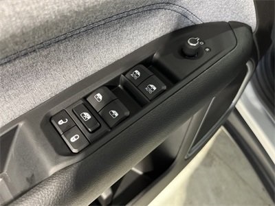 Vehicle image 17 of 36
