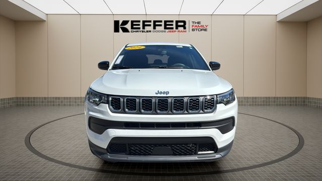 2024 Jeep Compass Sport Image 2 of 43