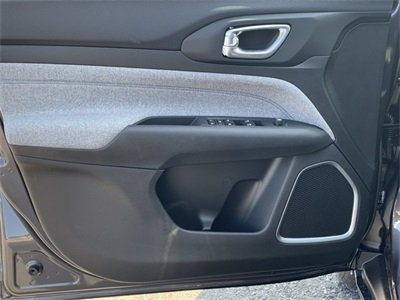 Vehicle image 14 of 34