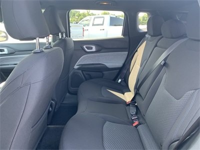 Vehicle image 15 of 34
