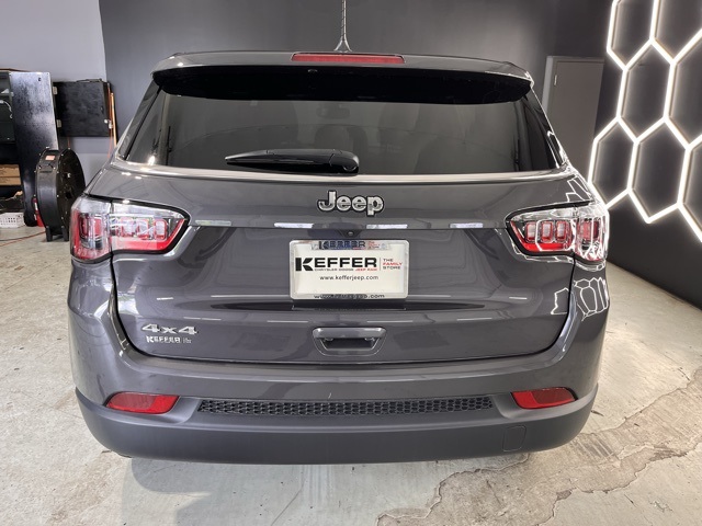 Vehicle image 8 of 34