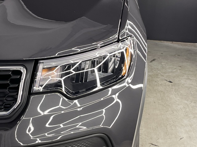 Vehicle image 10 of 34