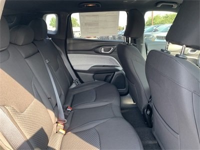 Vehicle image 21 of 34