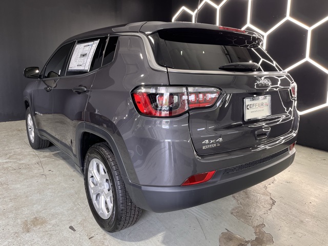 Vehicle image 7 of 34