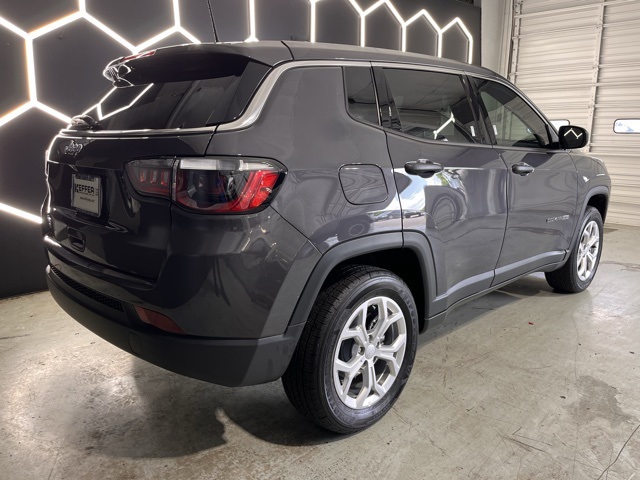 Vehicle image 6 of 34