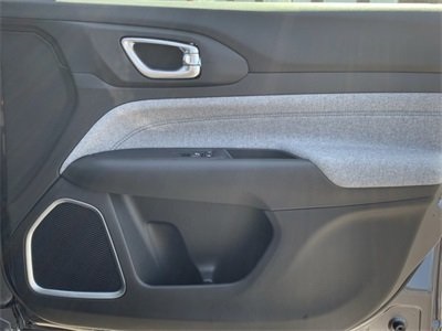 Vehicle image 18 of 34