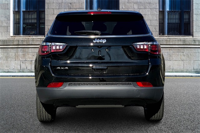 Vehicle image 3 of 14