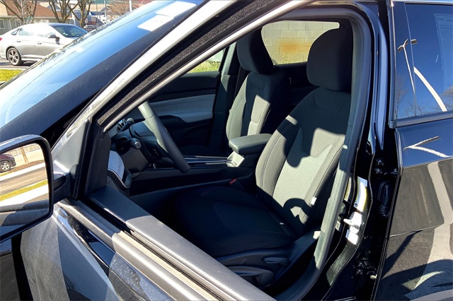 Vehicle image 9 of 14