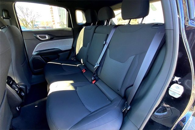 Vehicle image 10 of 14