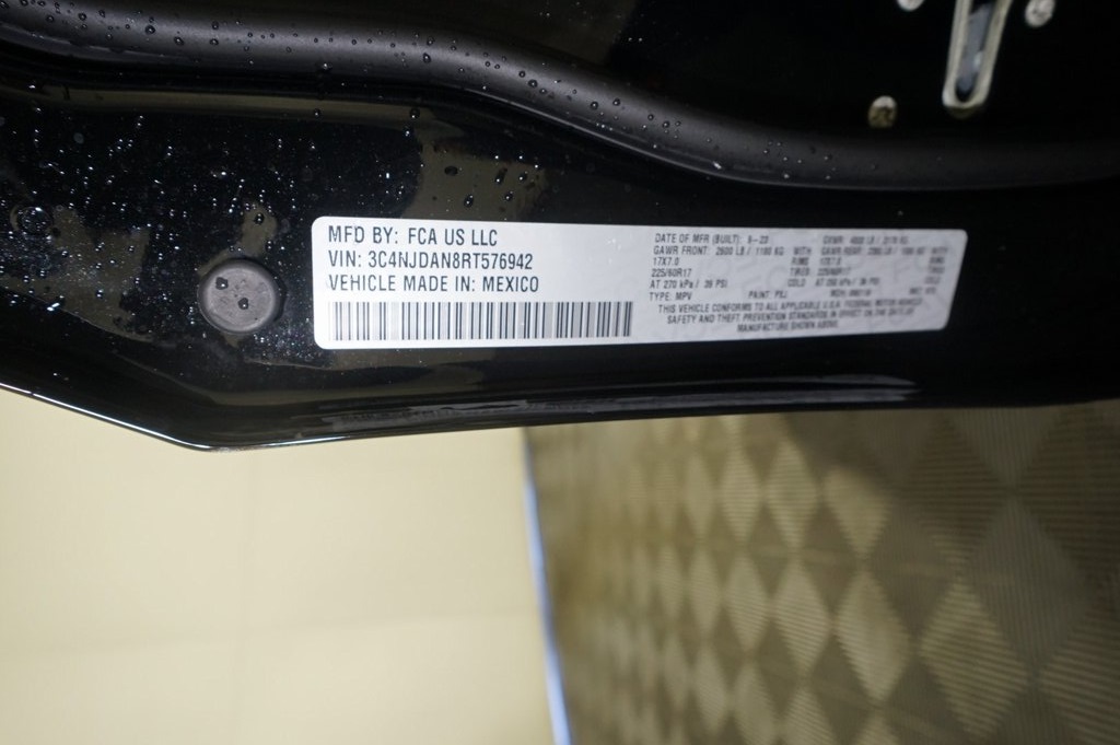 Vehicle image 20 of 21