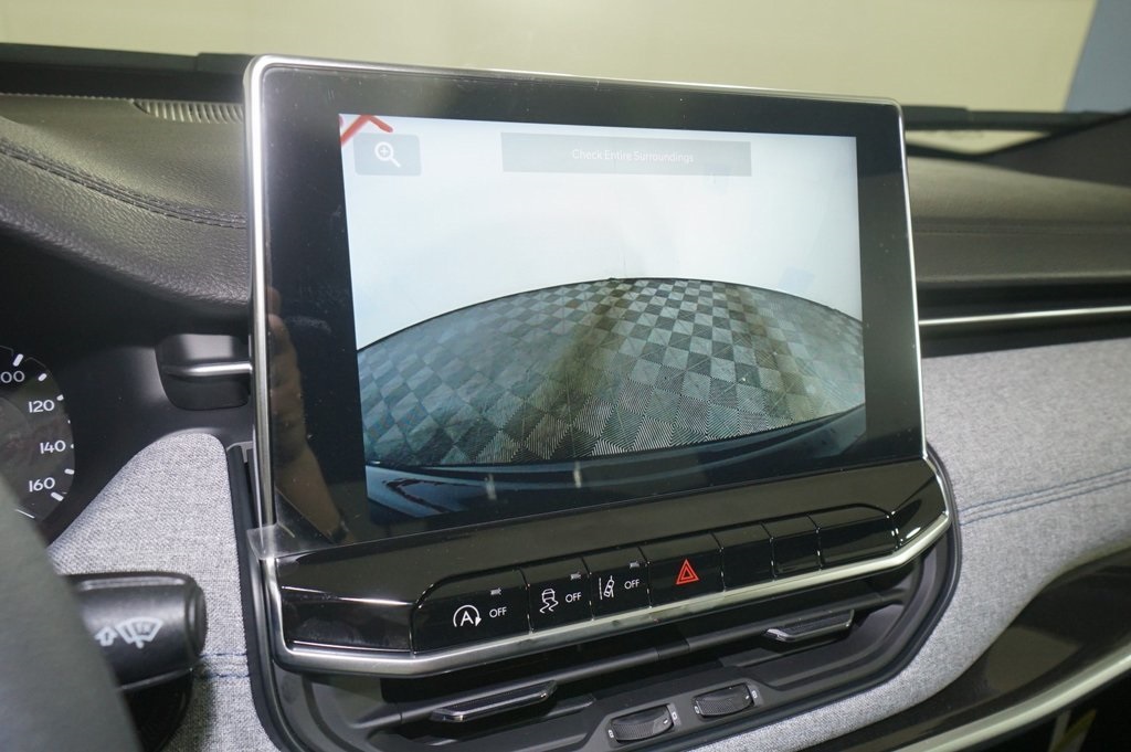Vehicle image 18 of 21