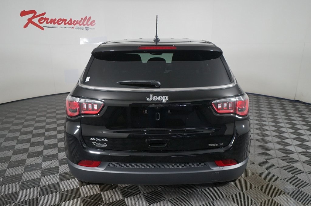 Vehicle image 6 of 21