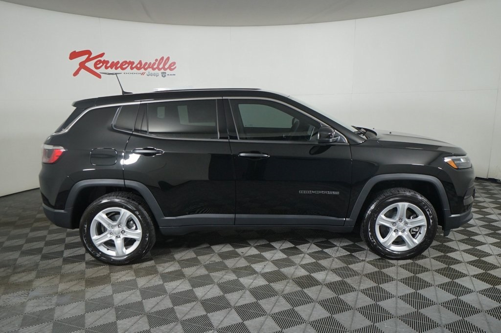 Vehicle image 4 of 21