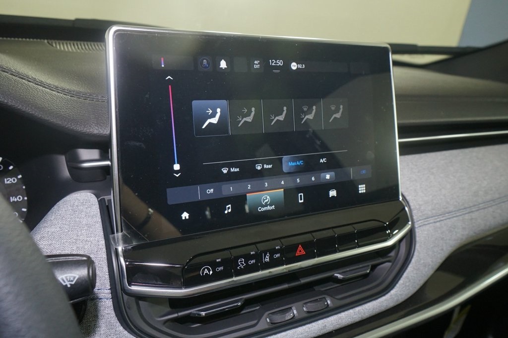 Vehicle image 17 of 21