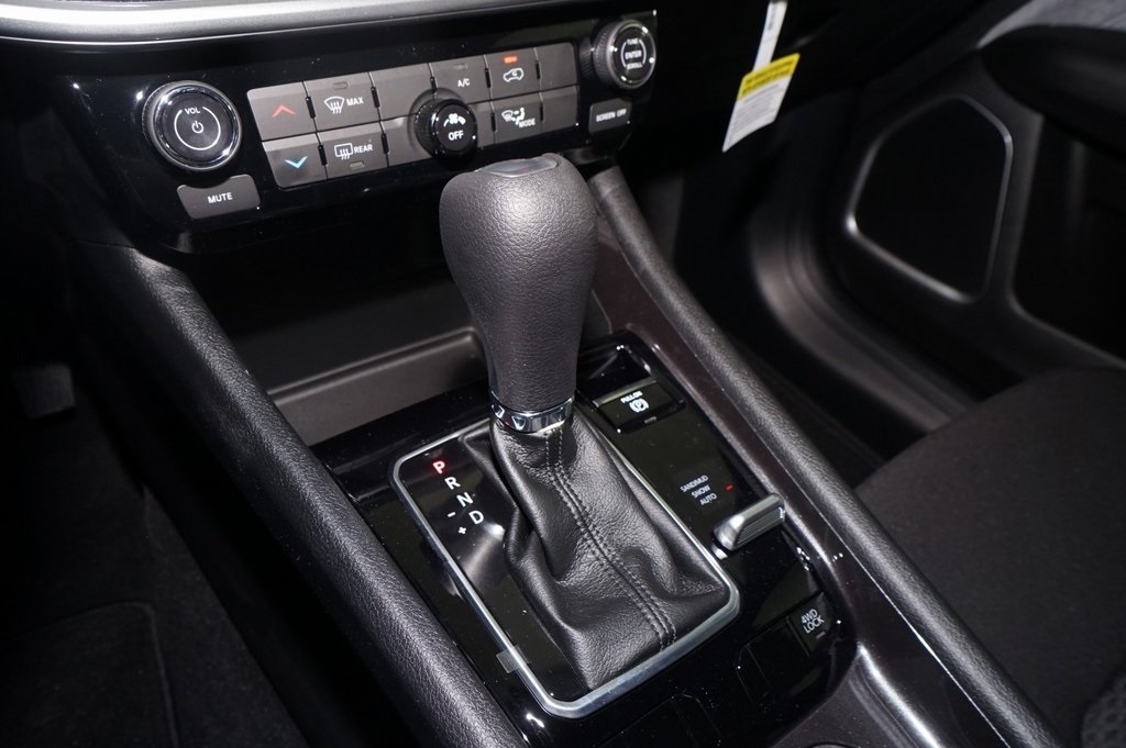 Vehicle image 15 of 21