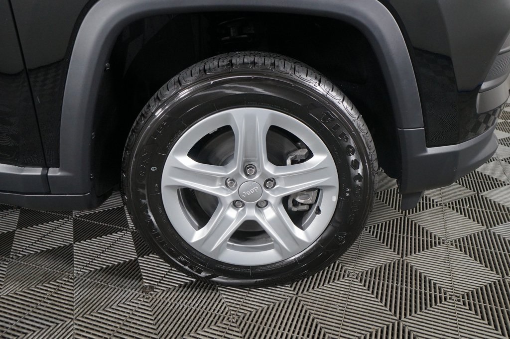 Vehicle image 10 of 21