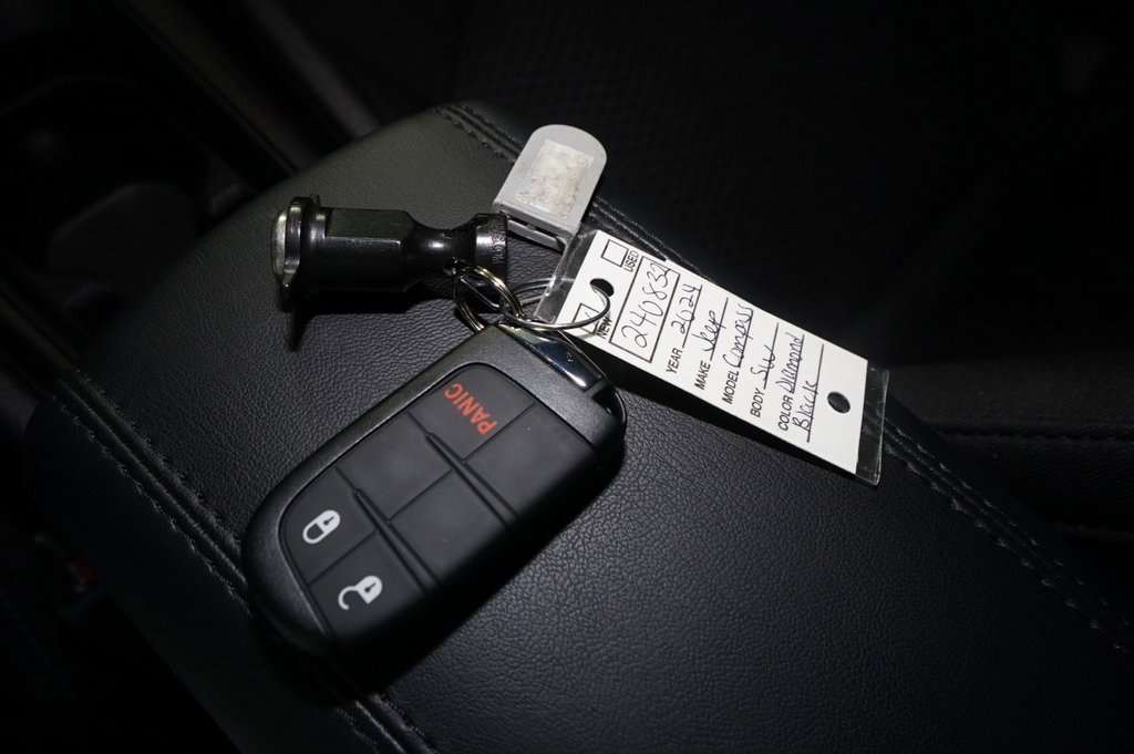 Vehicle image 19 of 21