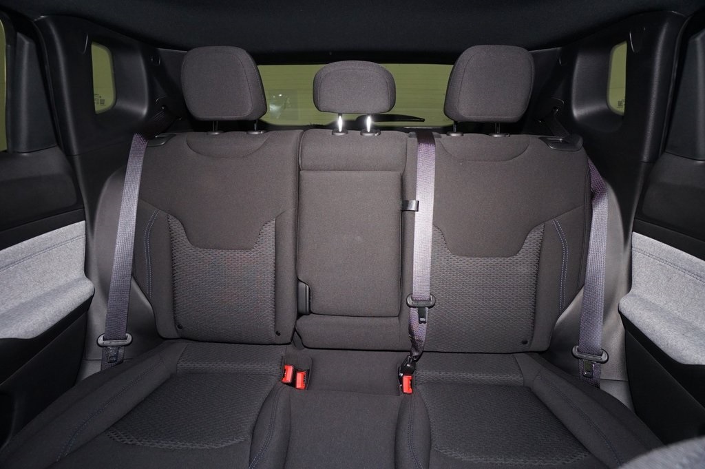 Vehicle image 13 of 21
