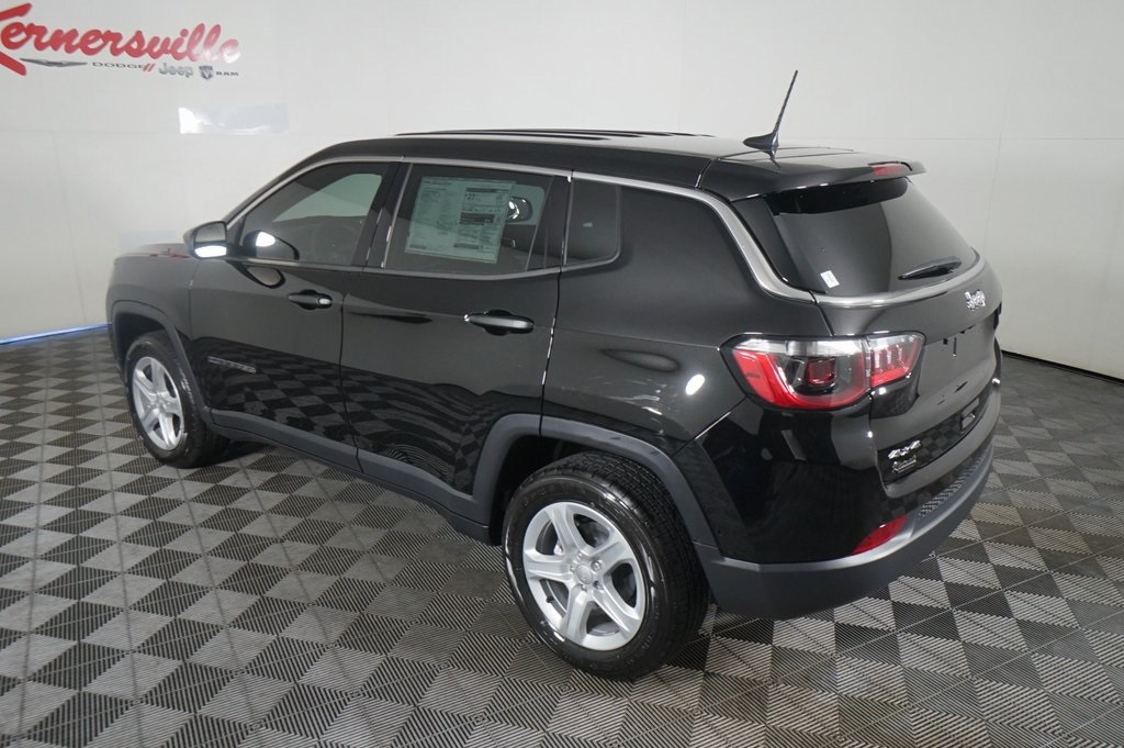 Vehicle image 7 of 21