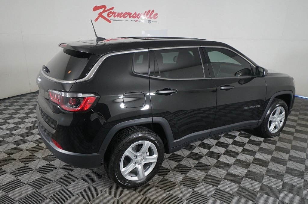 Vehicle image 5 of 21