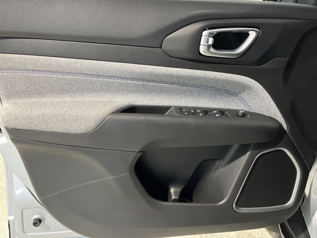 Vehicle image 16 of 38