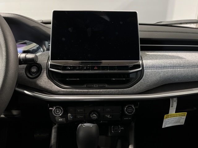 Vehicle image 21 of 38