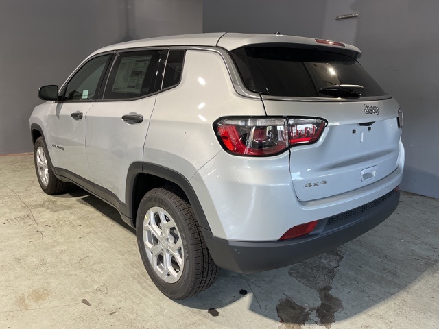Vehicle image 7 of 38