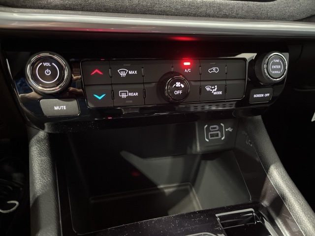 Vehicle image 29 of 38