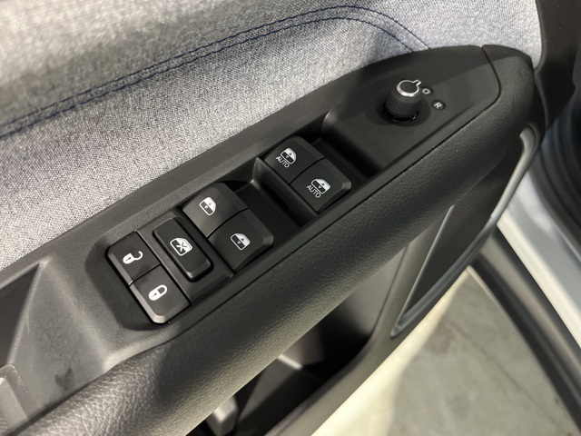 Vehicle image 17 of 38