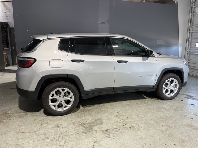 Vehicle image 5 of 38