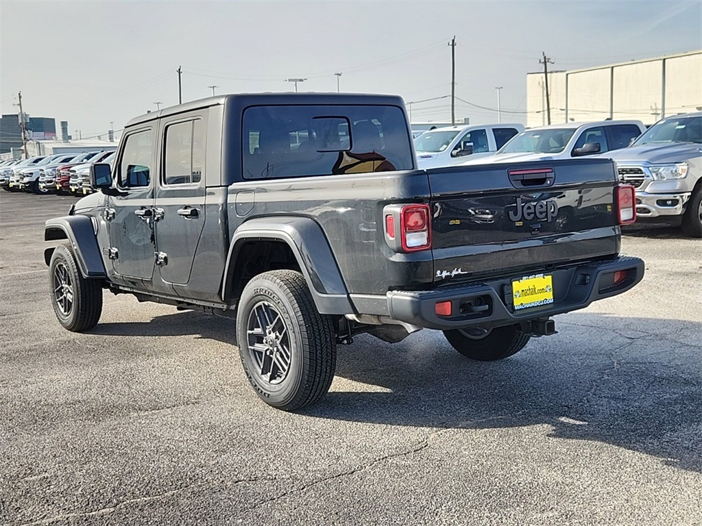 Vehicle image 4 of 15