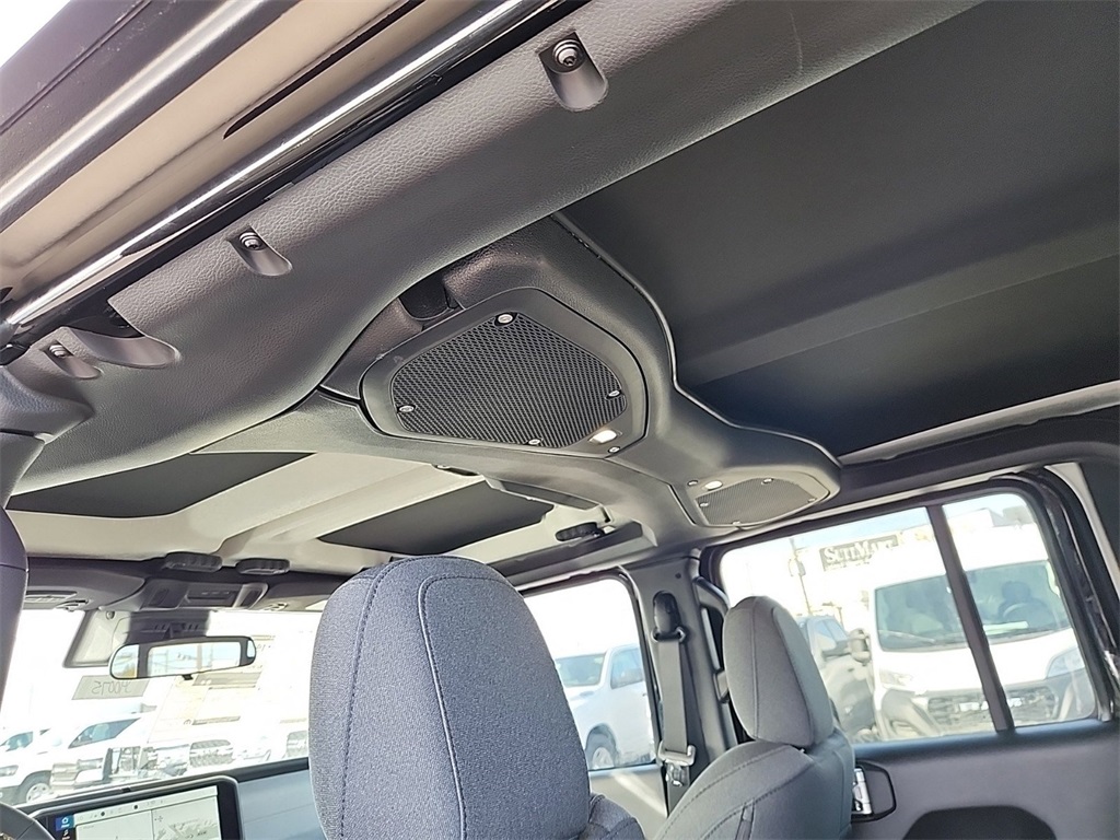 Vehicle image 8 of 15