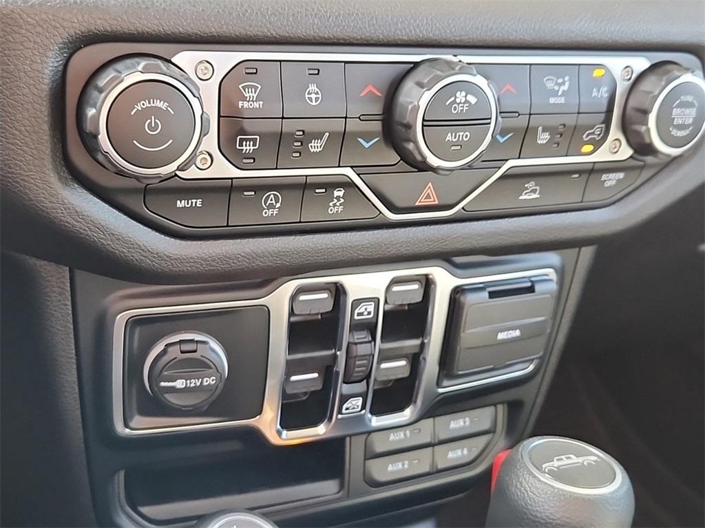 Vehicle image 11 of 15