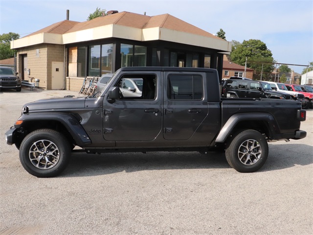 Vehicle image 14 of 30